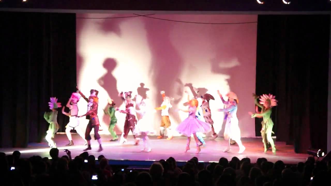 Coreografia alice no país das Maravilhas - suzano -festival estilo livre