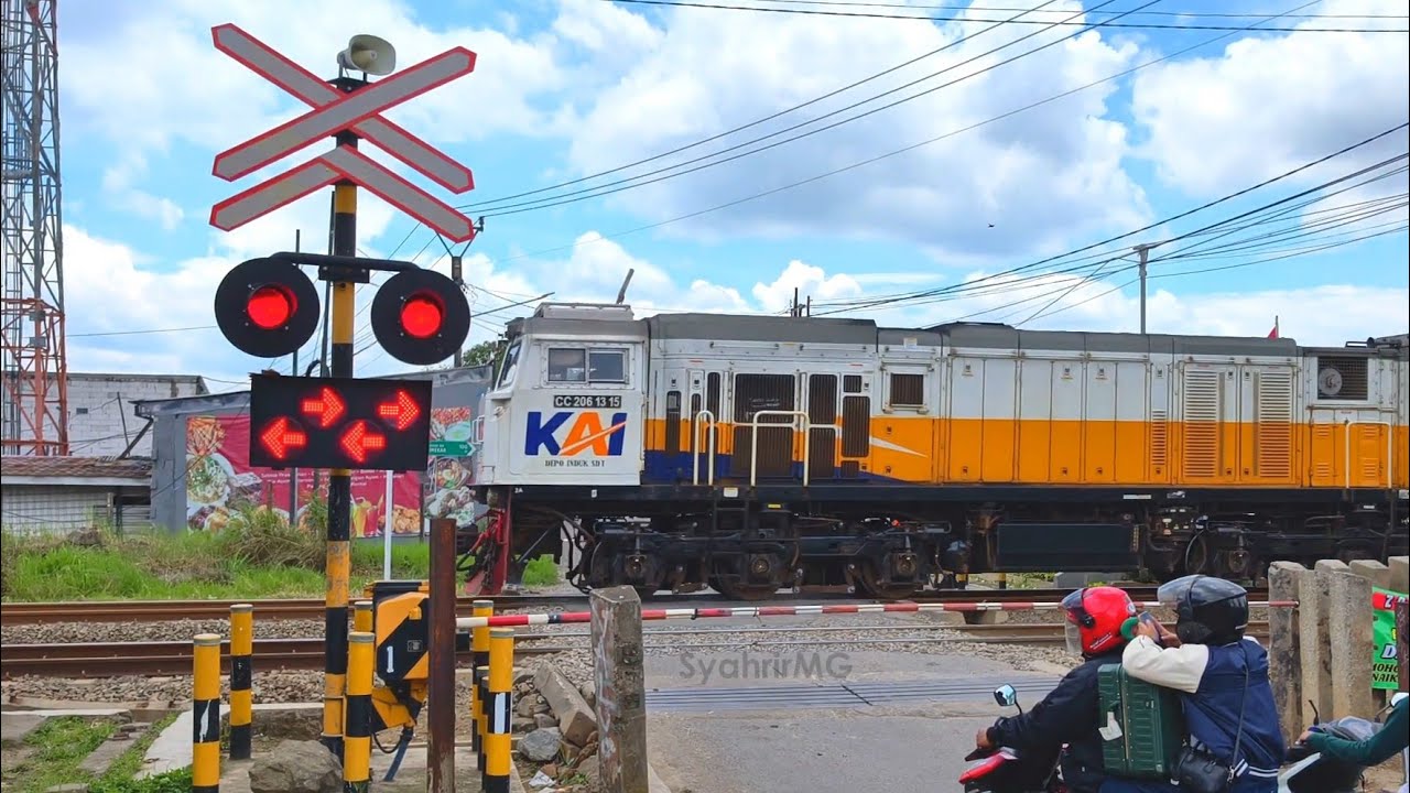 SUDAH AKTIF! Lampu Arah 3 Perlintasan Kereta Api Palang Baru KYOSAN Kab Bandung