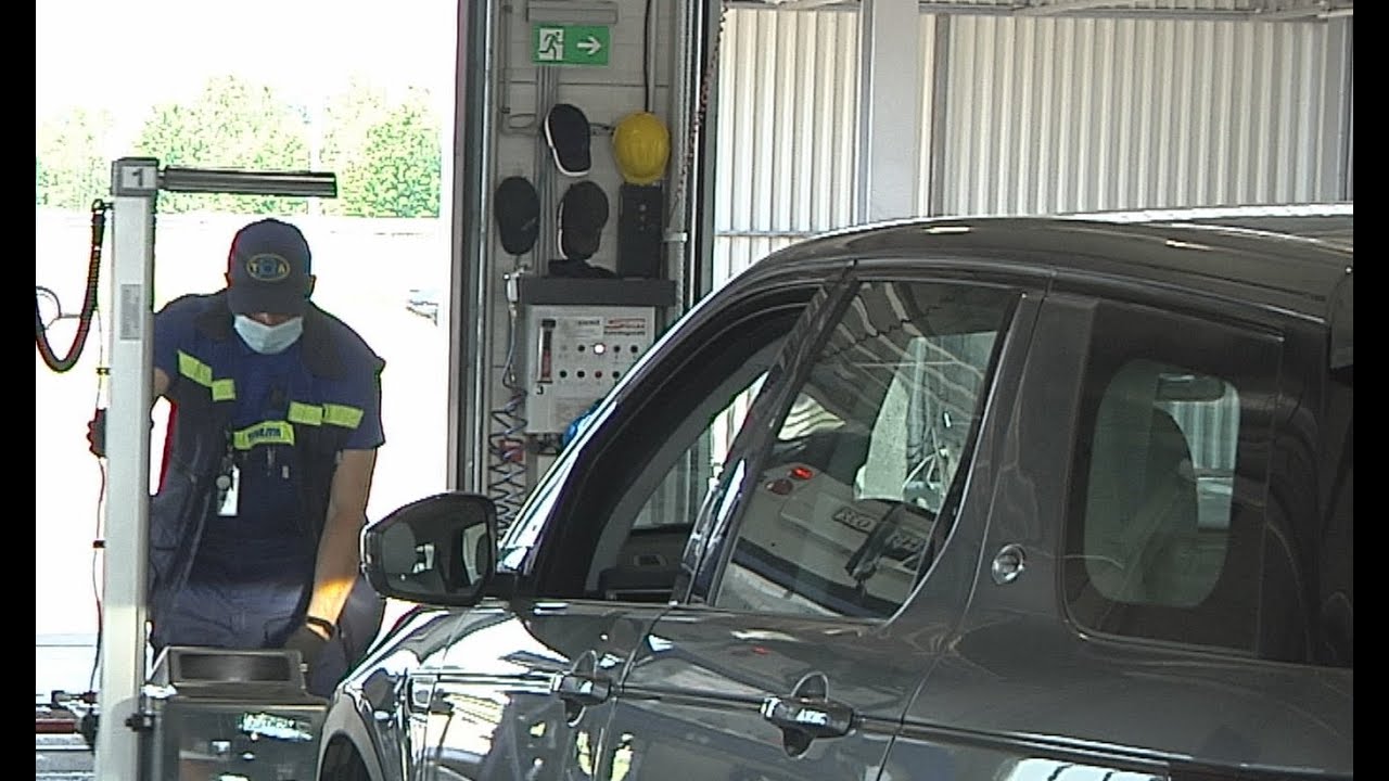 Pasibaigus karantinui, vairuotojai užgulė techninės apžiūros centrus: driekiasi ilgos eilės