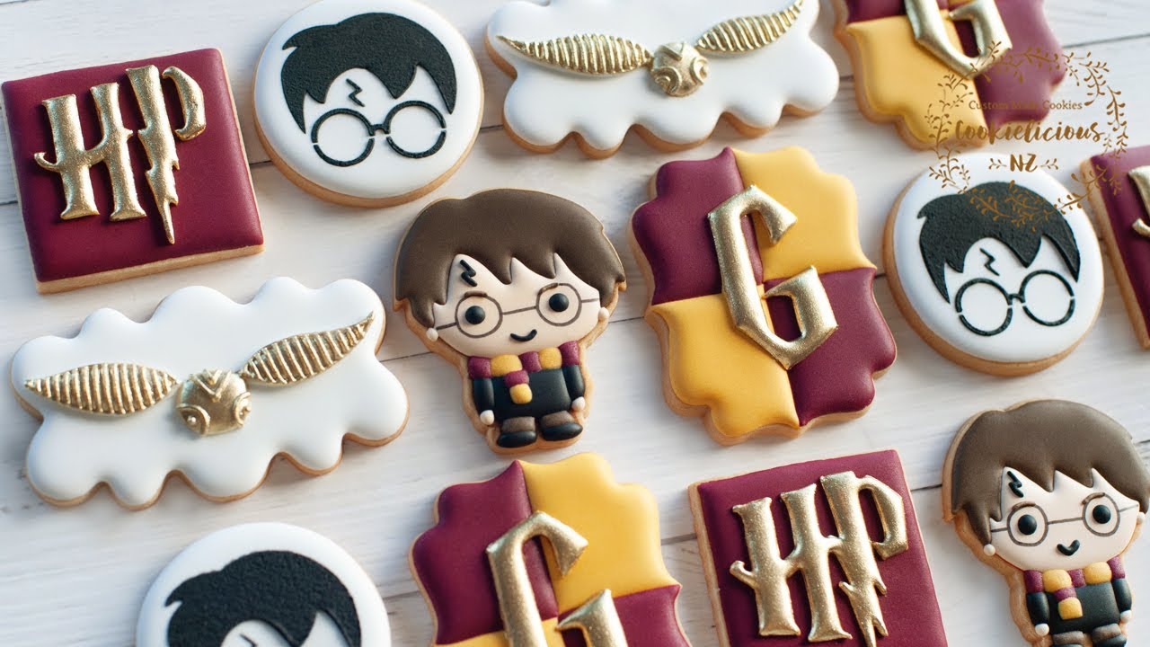 How to Make & Decorate HARRY POTTER  Cookies - Gryffindor Decorated Cookies