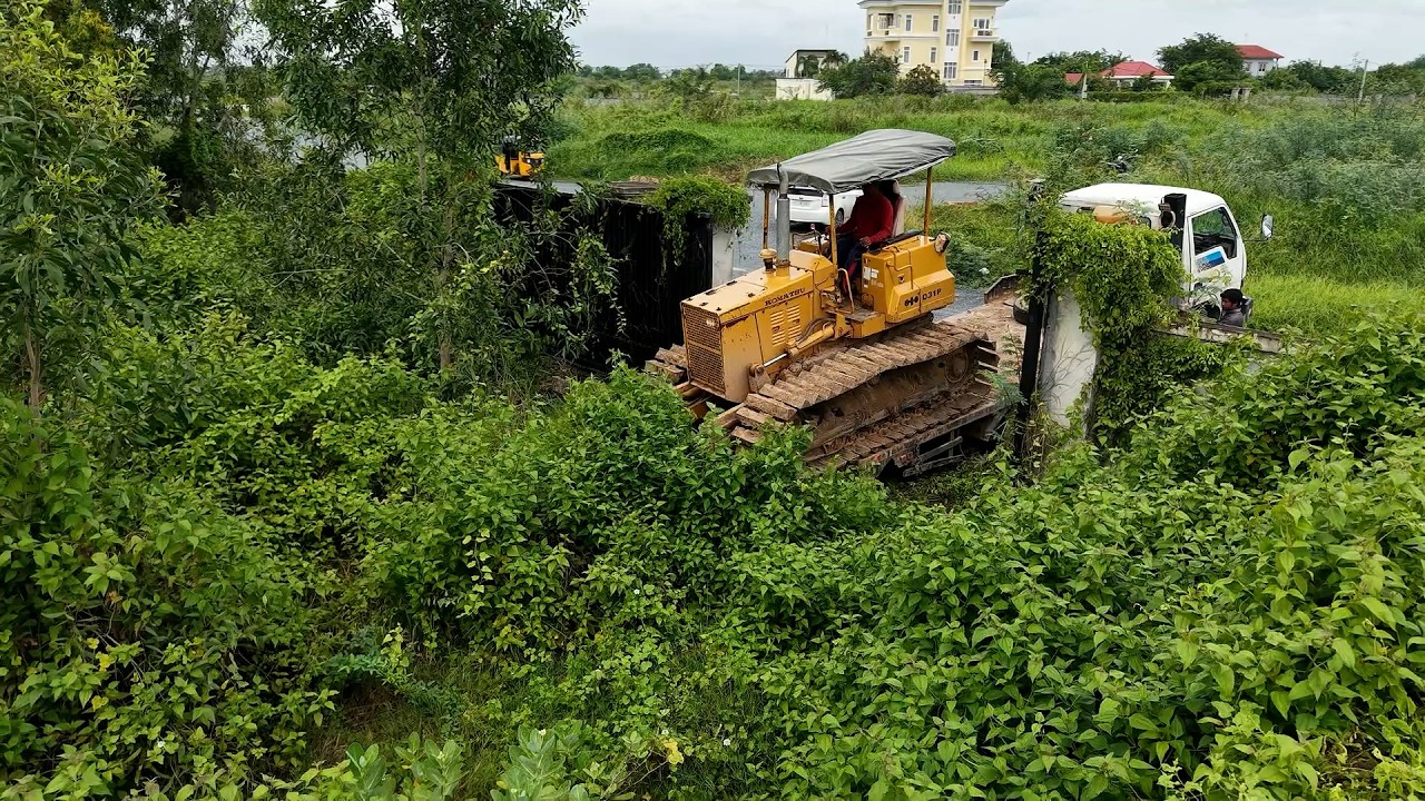 Amazing Dozer Komatsu D31P Full Video!! Complete 100% clearing & forest for build factory