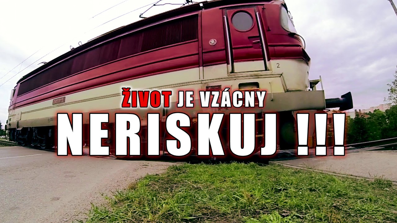 Simulovaná zrážka vlaku a figuríny