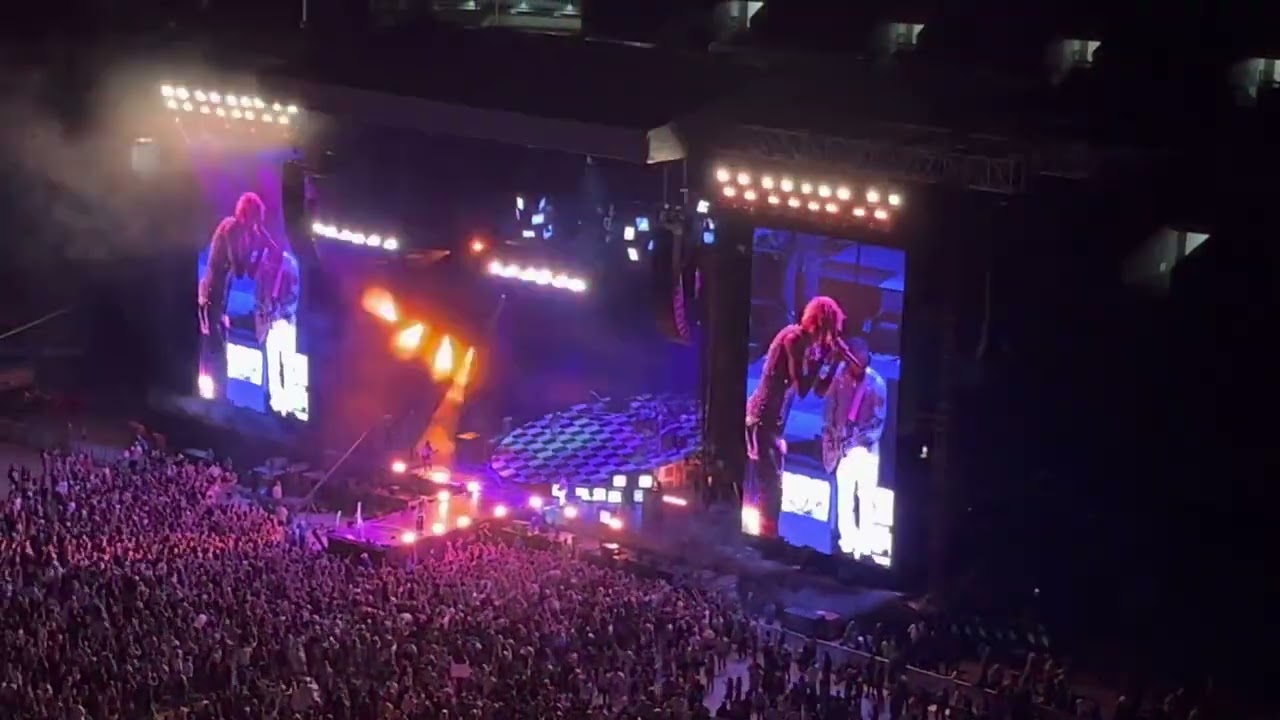 Machine Gun Kelly - I think I’m Okay - Cleveland 8/2022 MGK