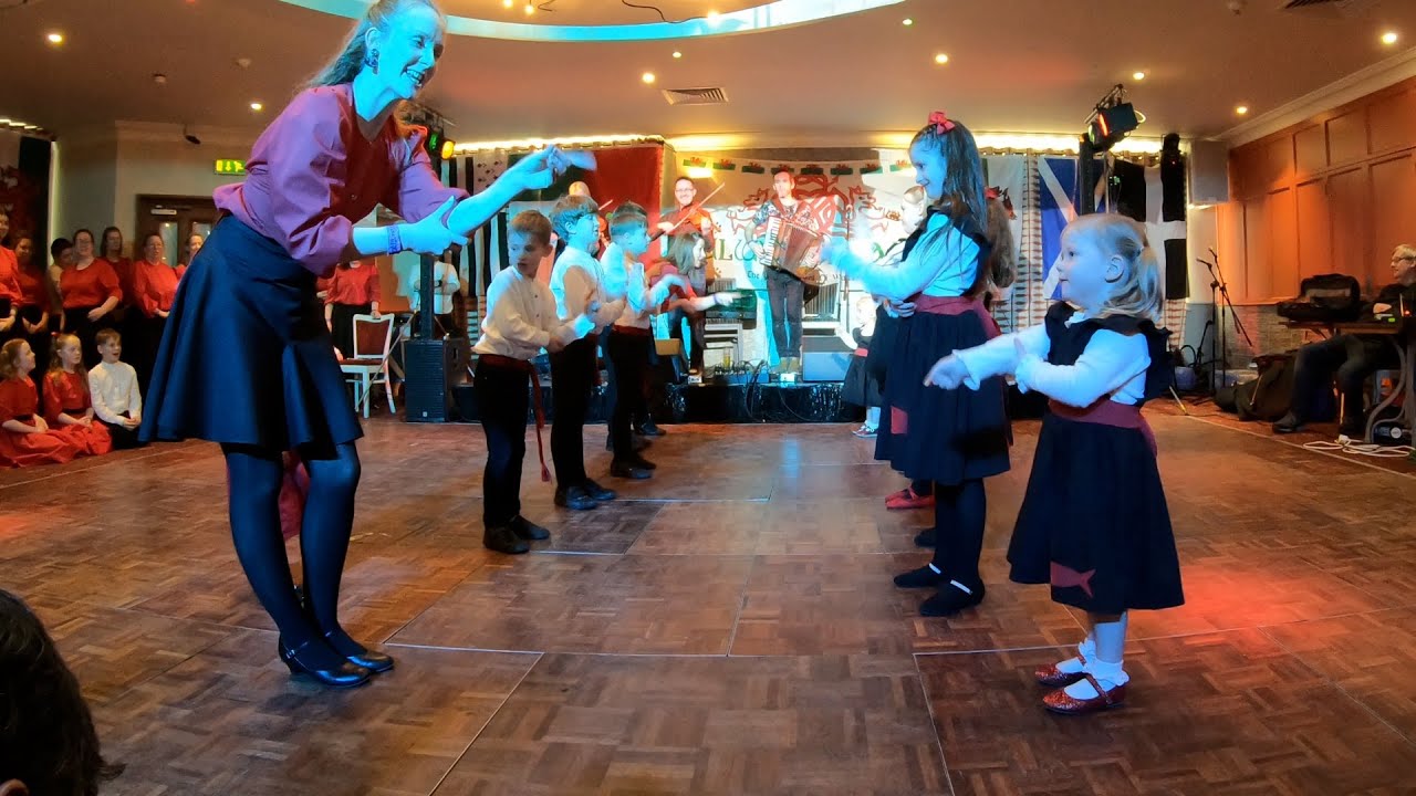 Cur Shaghey yn Geurey:  Manx dancing by Skeddan Jiarg