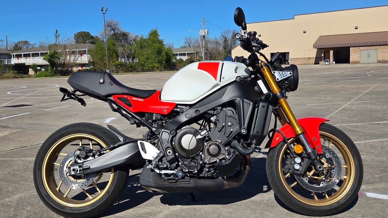 XSR 900. Этот мотоцикл лучше, чем R9? Вперед, на трассу!