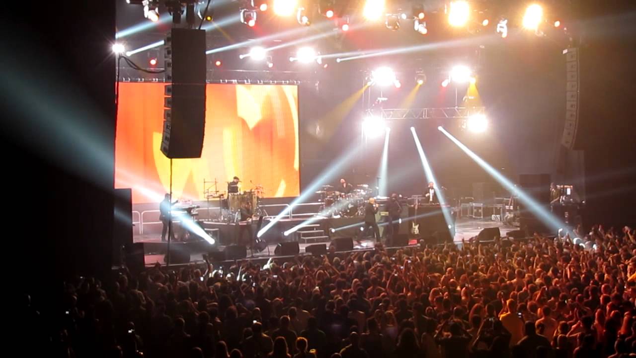 PITBULL - Hey Baby! (Drop It To The Floor) (Live Zénith Paris 2012)