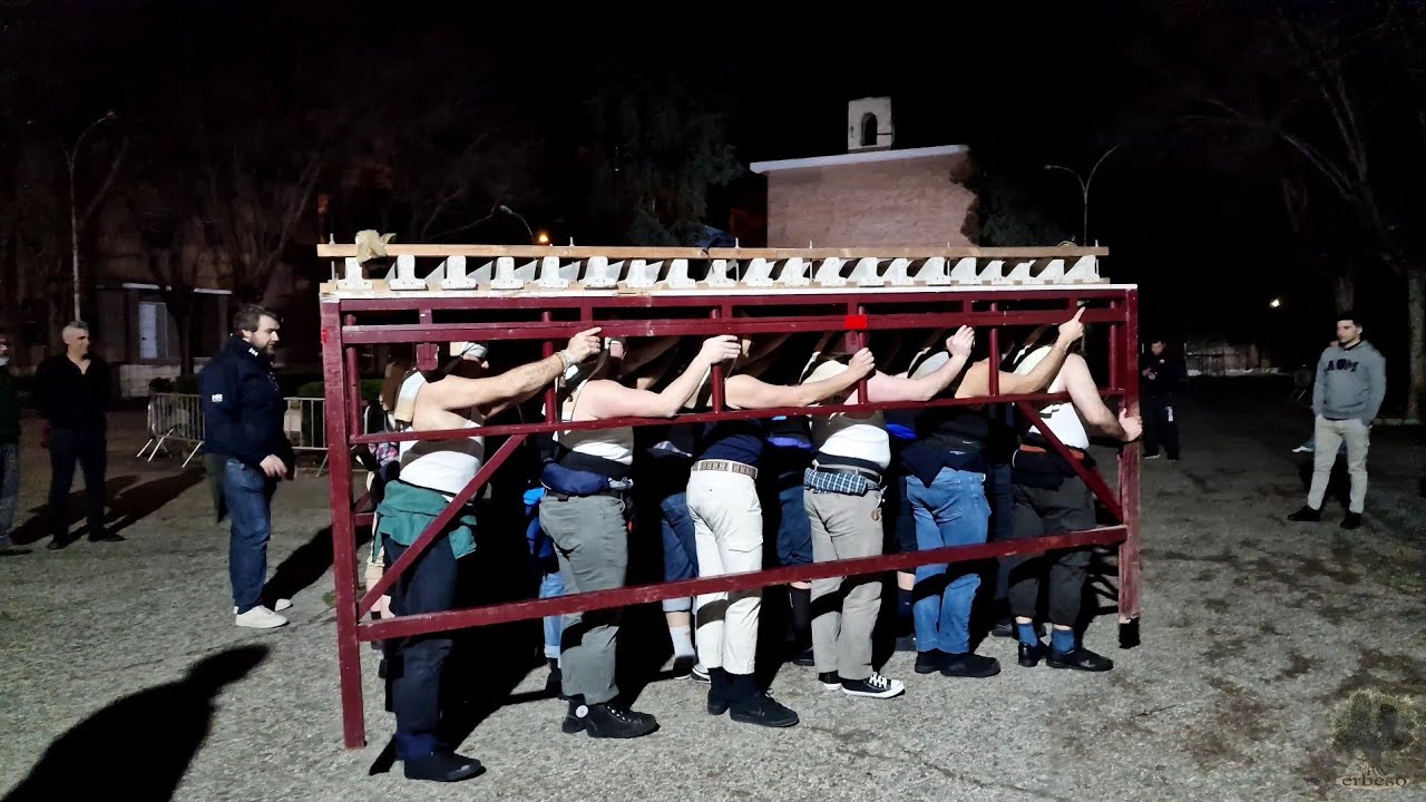 Ensayo del paso de palio de la Virgen de la Victoria de las Cigarreras