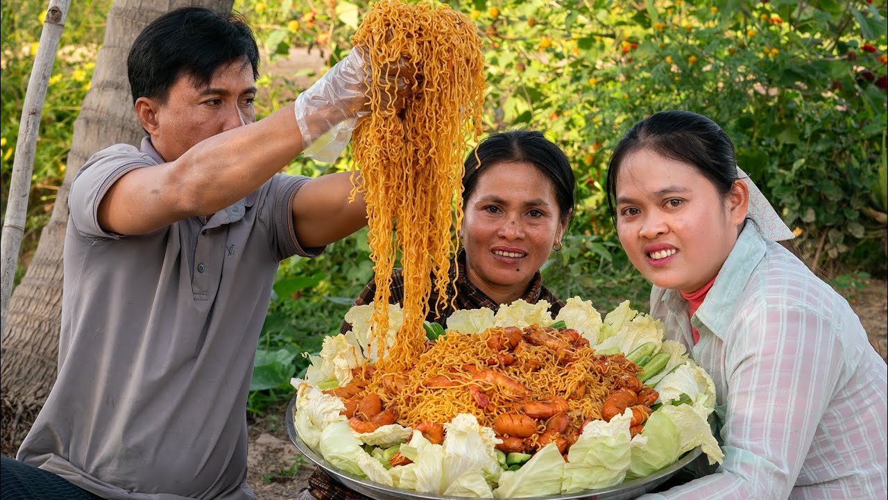 GIANT SPICY Noodles Feast! 🔥 Fried Shrimp & Fish Balls (Ultimate Village Fast Food)