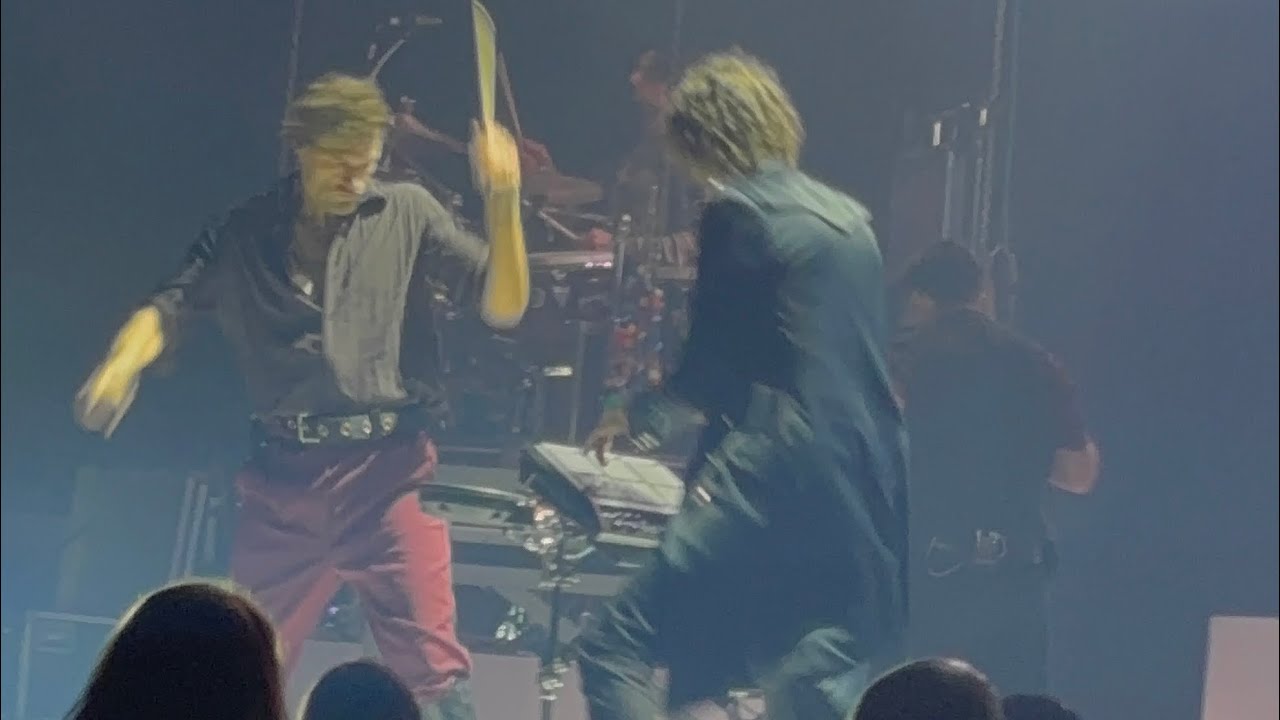 God only knows for king and country live 12/12/25 in Chicago at the Rosemont ￼theater 