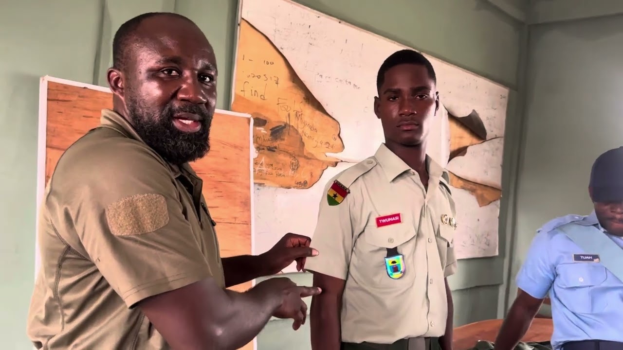 How to identify appropriate and inappropriate dressing (uniform men)