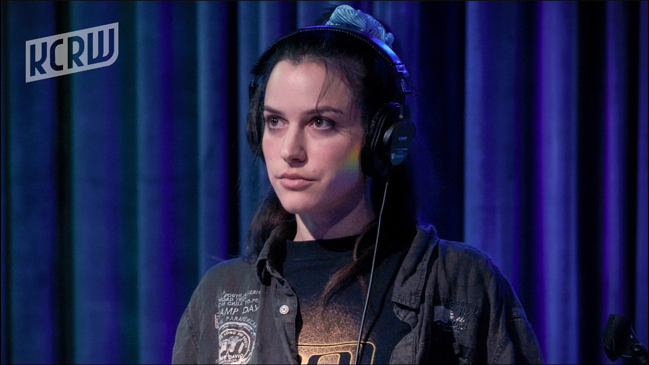 Oklou: KCRW Live From HQ (полное выступление)