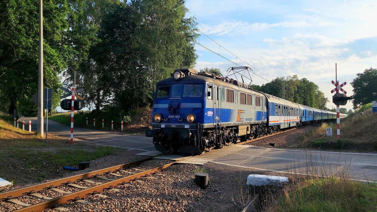 Pociąg pasażerski | TLK Wydmy (EU07-052) PKP InterCity