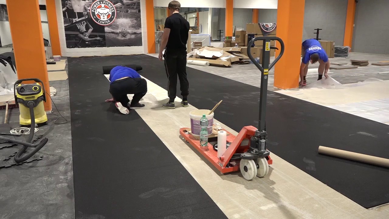 Kunstrasen Verlegung im Power & Fitness Center Regensburg