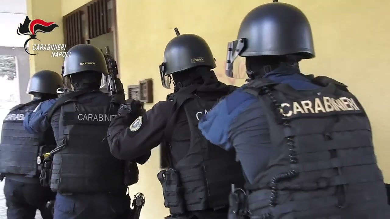 Camorra, affiliato al clan 167 di Arzano arrestato in spiaggia: Era sfuggito al blitz del 25 aprile