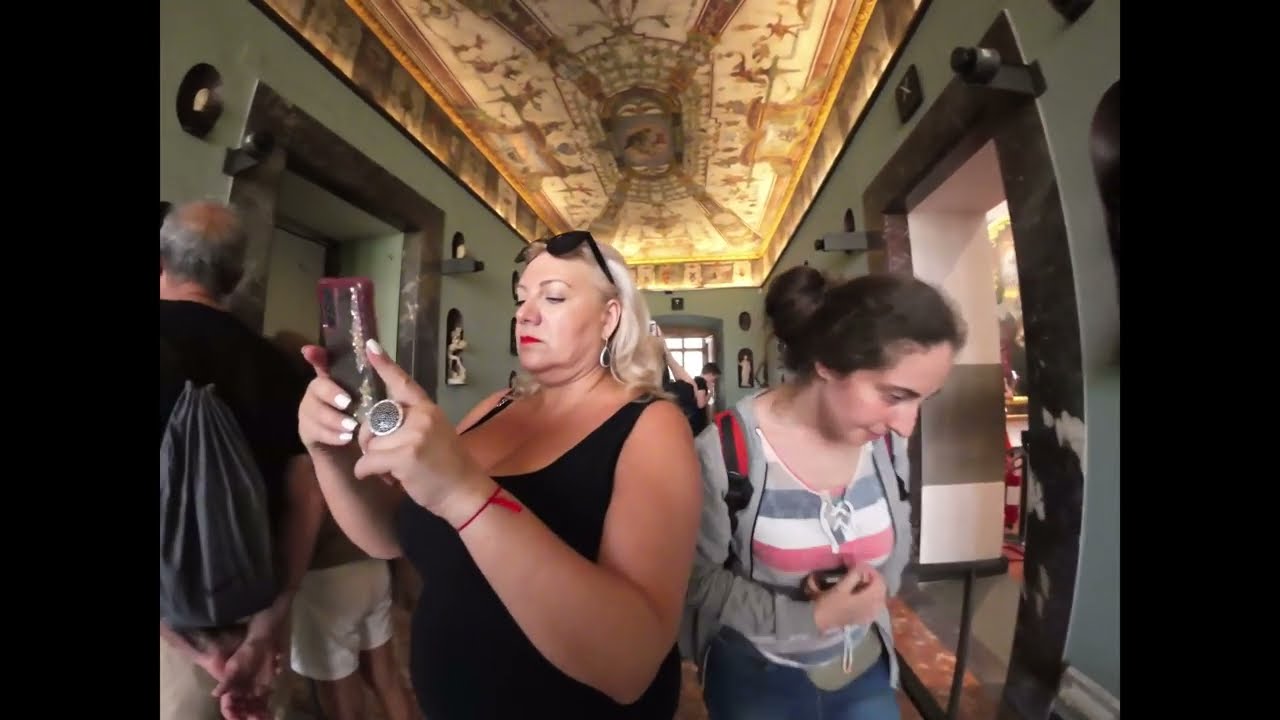 Italy, Florence. [4k] The Uffizi Gallery walk through