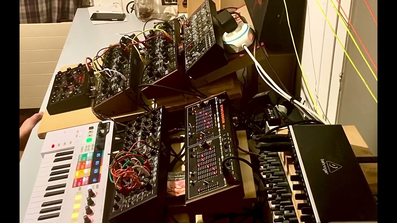 Freestyle Modular Analog Beat-Droning  (with Goa  style background) switzerland 