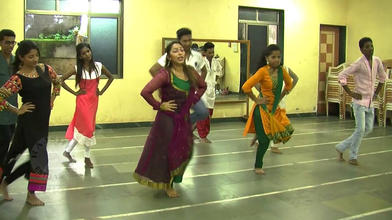Learn Garba Dance Steps With Phulwa Khamkar - Step 3 - Jump - Navratri Special