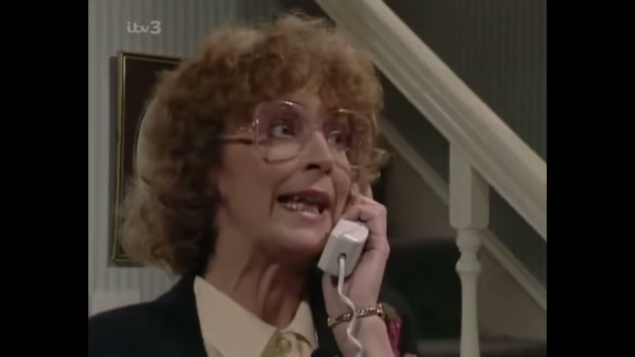 Coronation Street - Drama with The Barlows (Part 4) / Deirdre & Tracy Fall Out&hellip; Again [1993]
