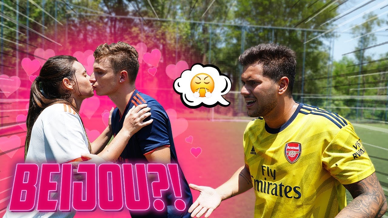 TENTEI BEIJAR A SUA EX NO FUTEBOL E ELE FICOU COM MUITO CIÚMES?!