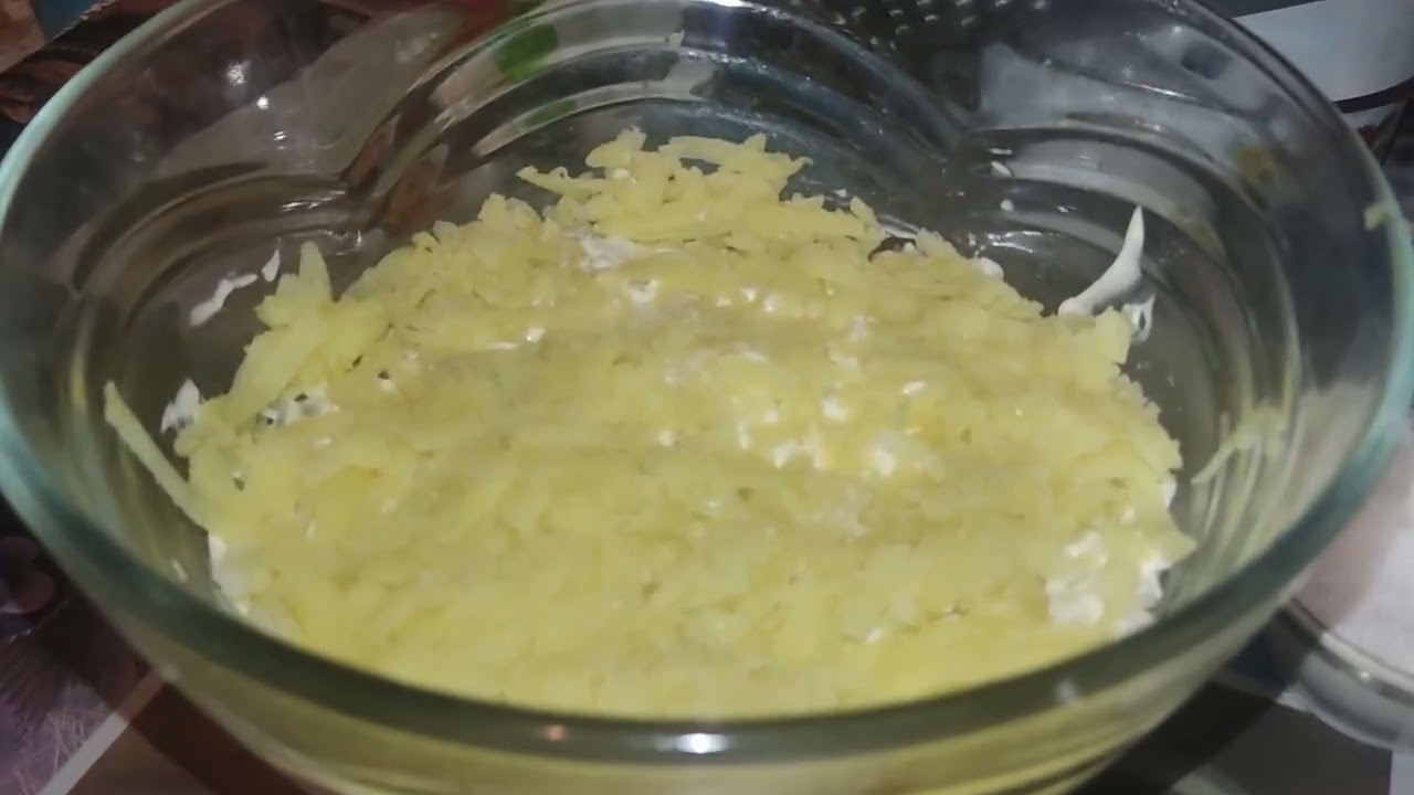 Салат, селёдка в масле под шубой, готовка