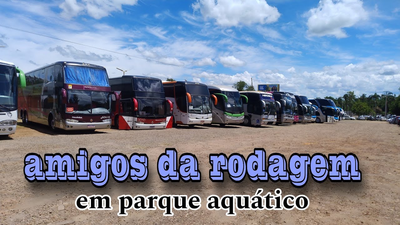 Ônibus de todos modelos em parque aquático *fui ao encontro de um amigo*