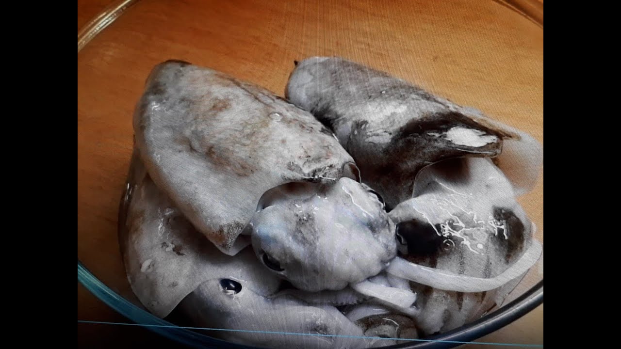 Πως  καθαρίζουμε Σουπιές ....