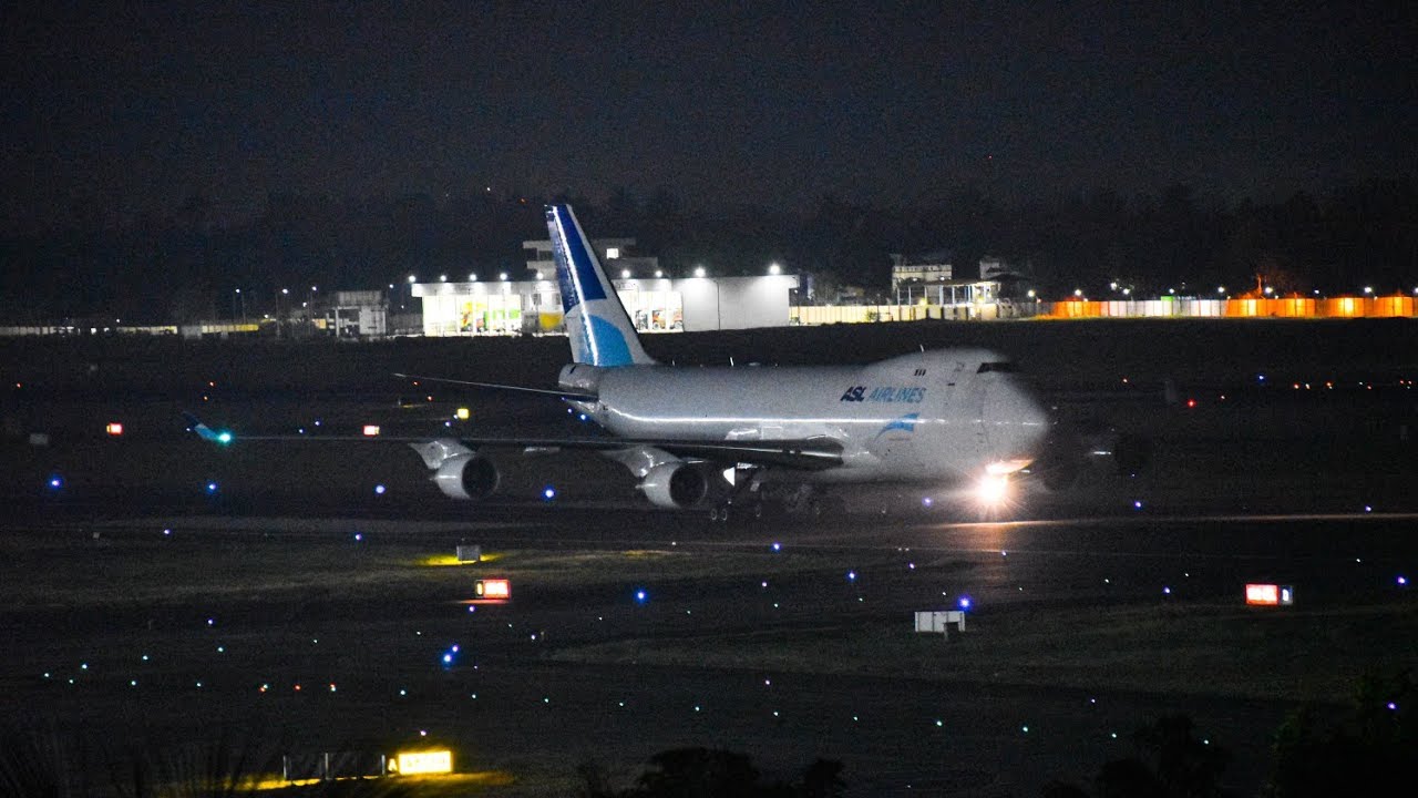 Night plane spotting at Kolkata Airport /aviation /plane spotter/avgeek/vecc India