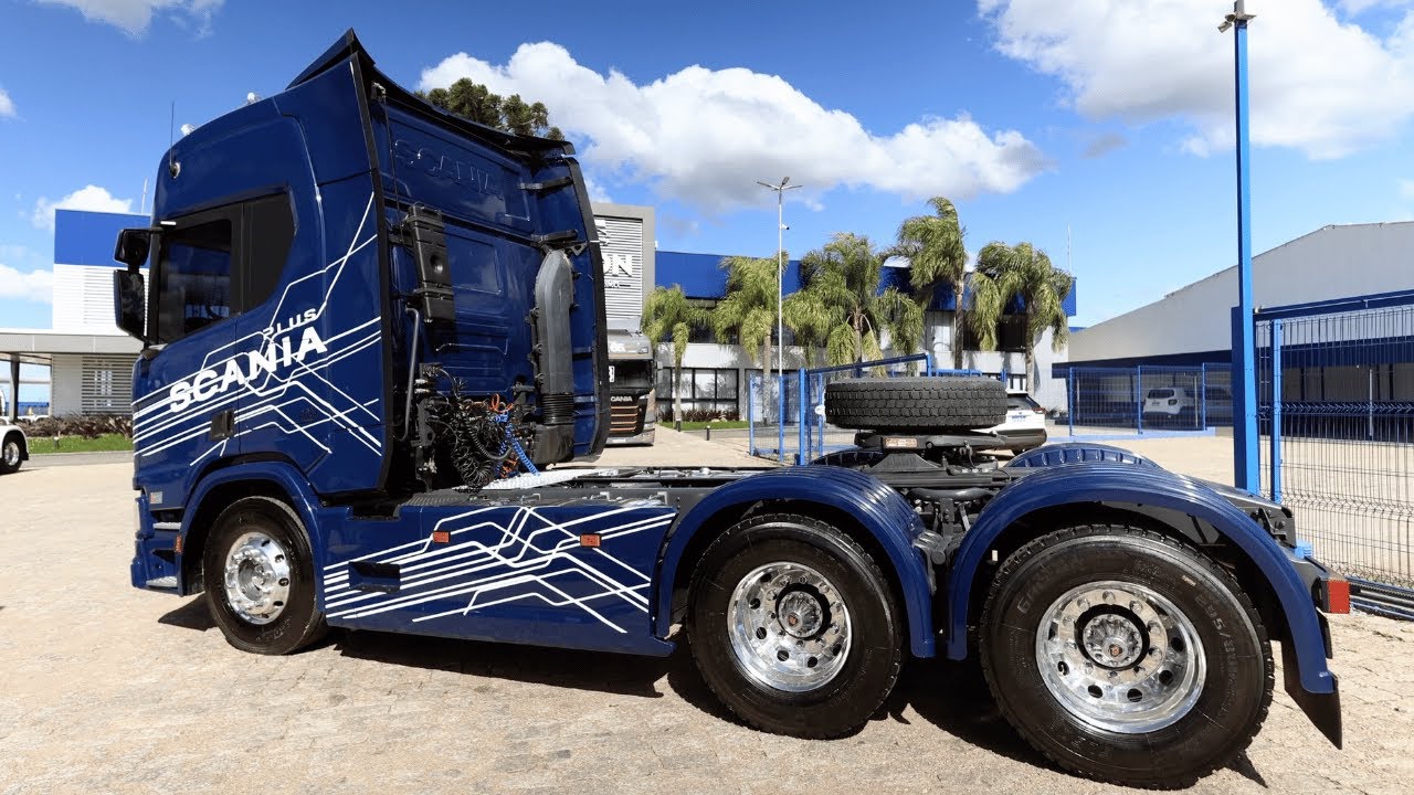 Esse R 540 Plus 2024 é puro conforto e presença na estrada