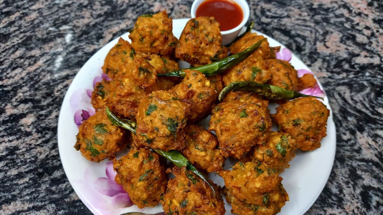 pili moong dal ke pakode recipe by Damads kitchen ,😋😋 how to make pili moong dal ke pakode at 🏠,,😋😋😋