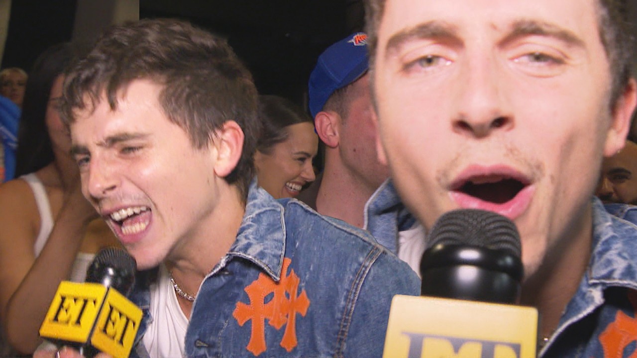 Timoth&eacute;e Chalamet Steals ET Microphone to Go ABSOLUTELY BANANAS Over Knicks Game 4 Win (Exclusive)