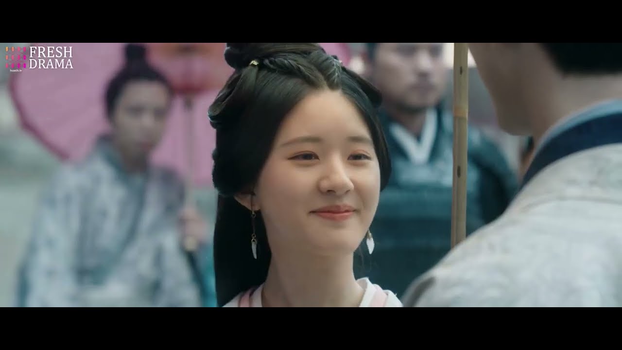 SWEET! General Ling ordered a team of guards to clear the way for him to buy candied fruit for her.