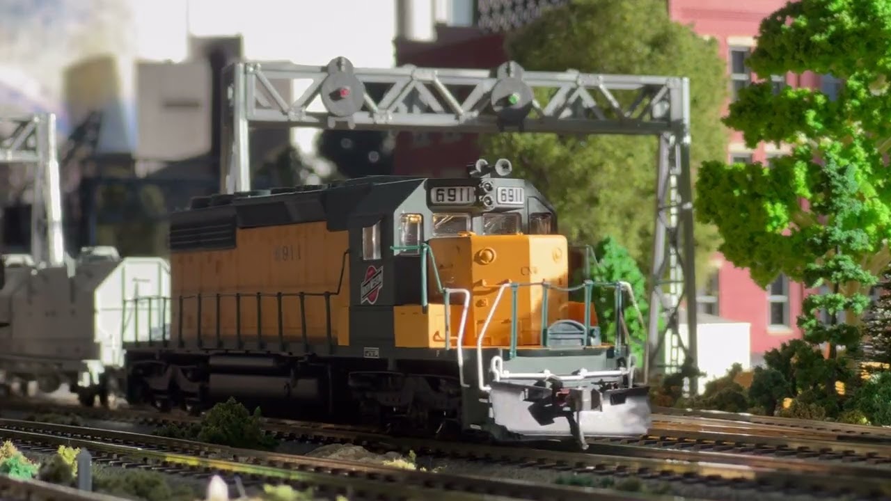 The Rest of Sunday Morning from Various Angles - HO Scale Model Trains 