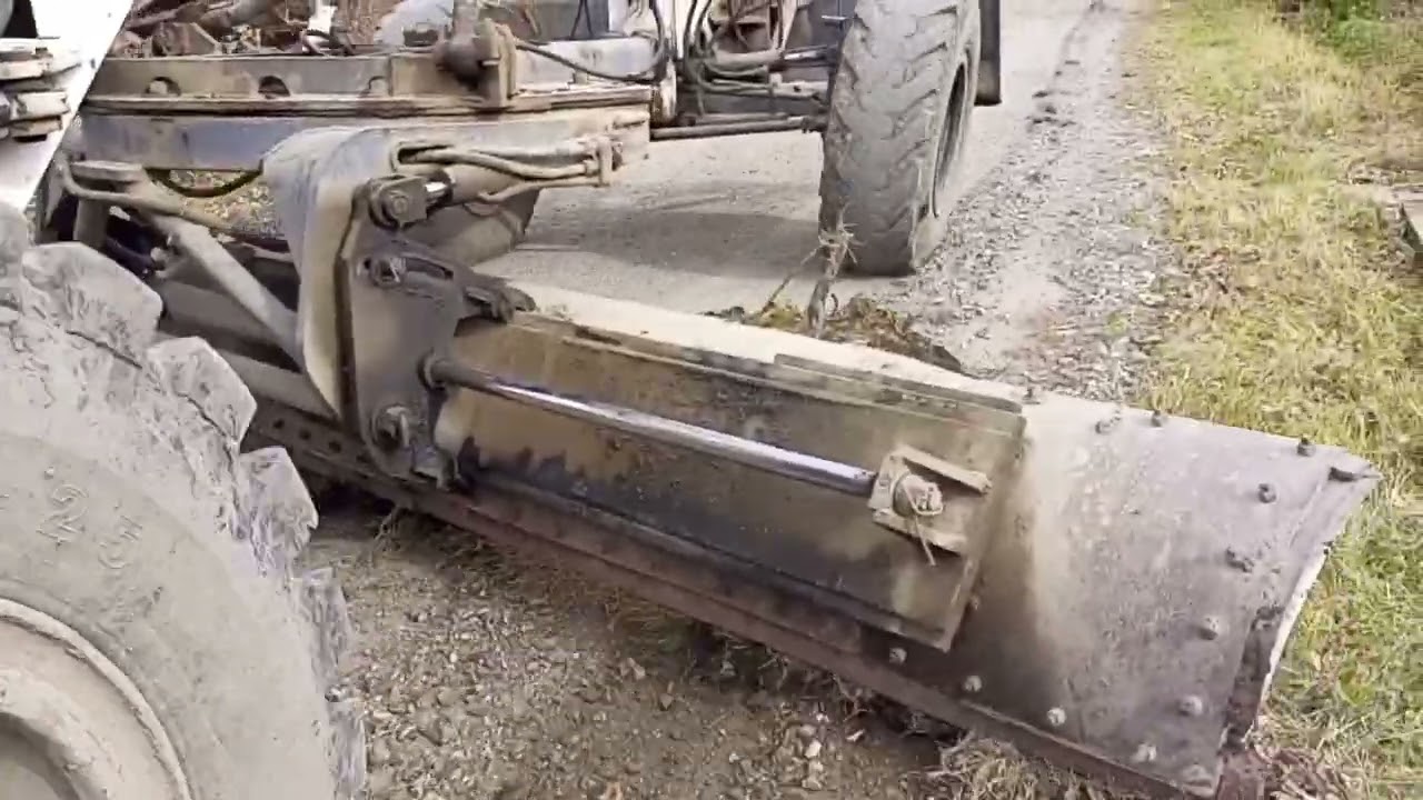 Нарезка кювета грейдером.