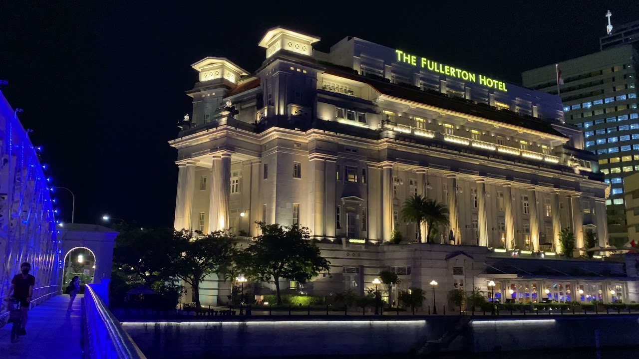 NIGHT WALKABOUT: LUXURIOUS The Fullerton Hotel, Singapore