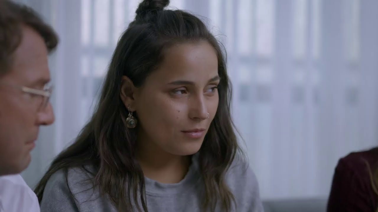 Мама стыдит свою дочь за то, что она недостаточно умна, и тут же жалеет об этом | Zvoid
