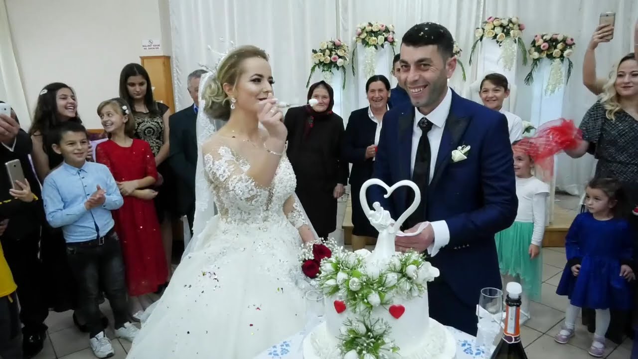 nje dasme qe nuk harrohet.