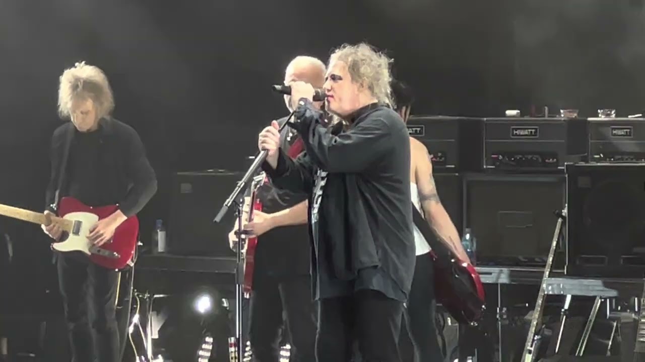 The Cure - Friday I’m In Love/Close To Me, Vancouver BC, 6/2/2023