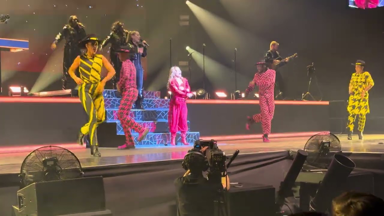 Kylie Minogue - Tension Tour Bogotá - Dancing