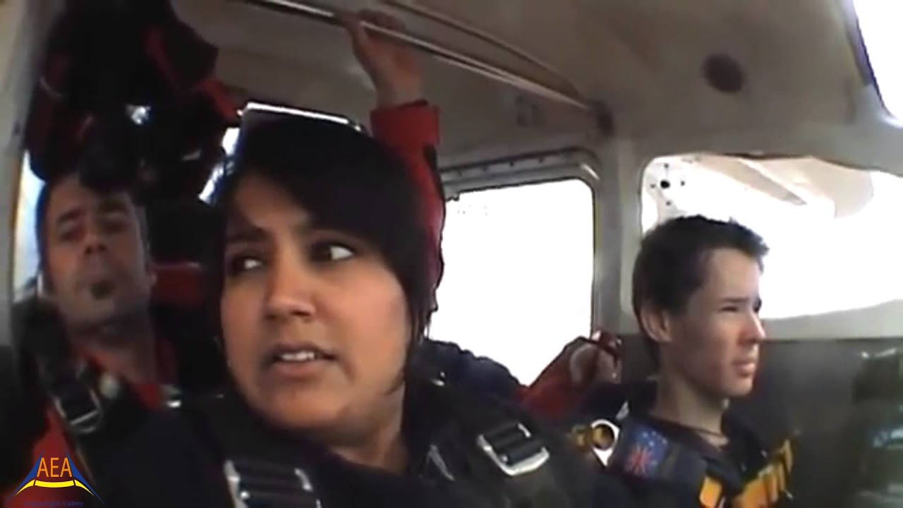 Aviation English Academy - Parachute jump