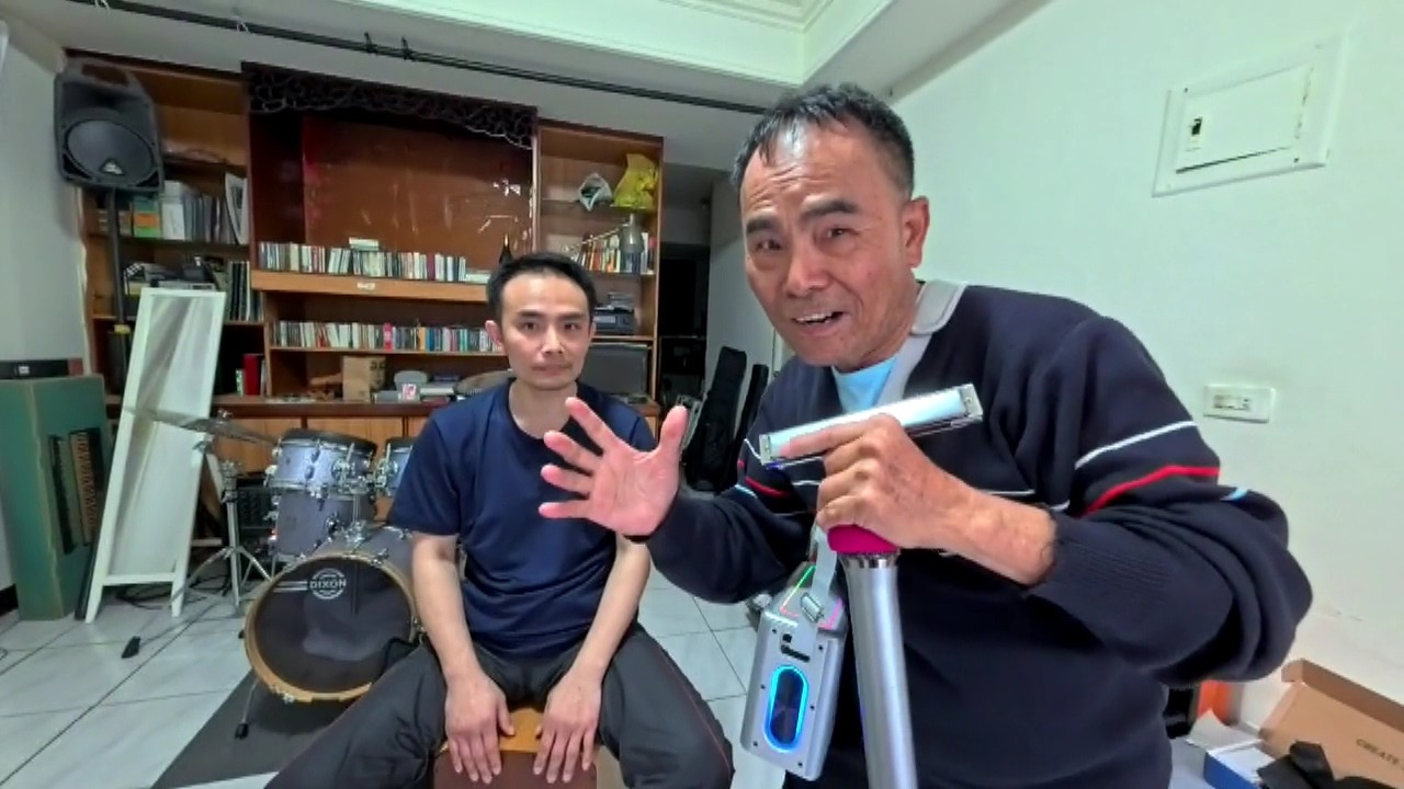 山頂黑狗兄@父子(大).首次同框/口琴&箱鼓/臨時搭練10分鐘完成@瘋滿樂團/練團室@【OK半】掌鏡-舞拉OK