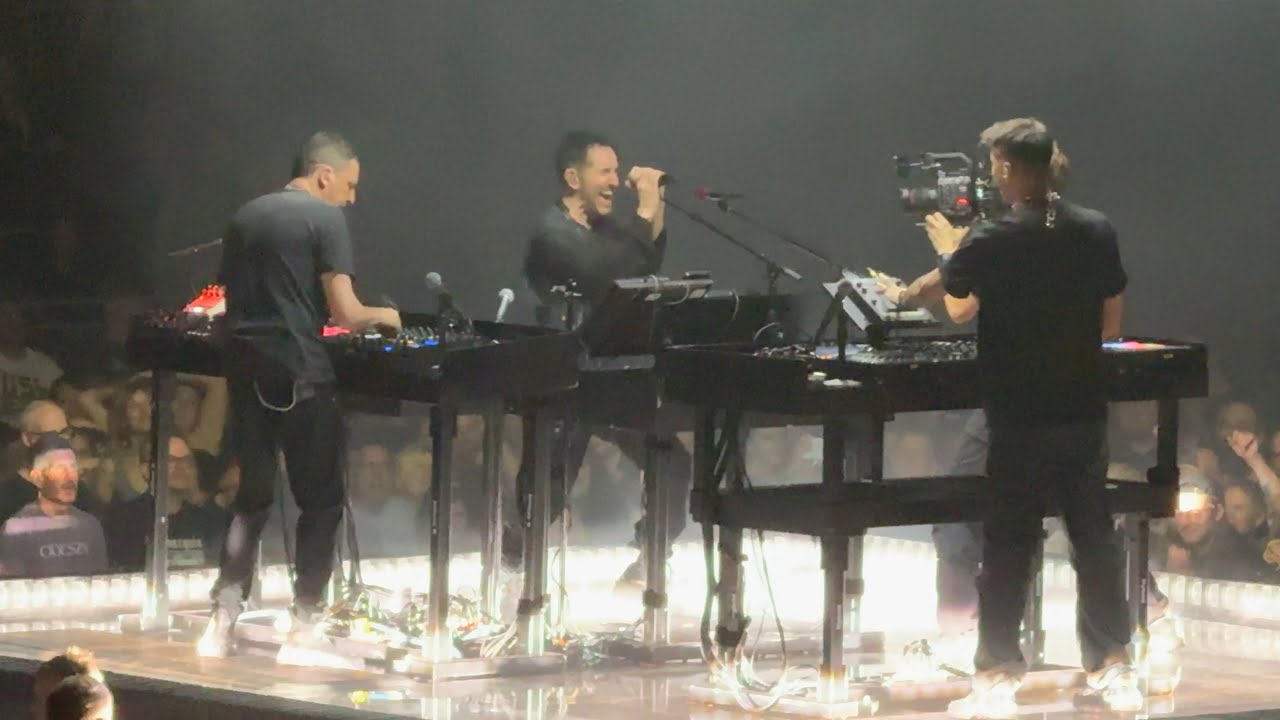 Nine Inch Nails live in Seattle, 2025 - Full show - Uncut - **FYI flashing lights/strobe warning**