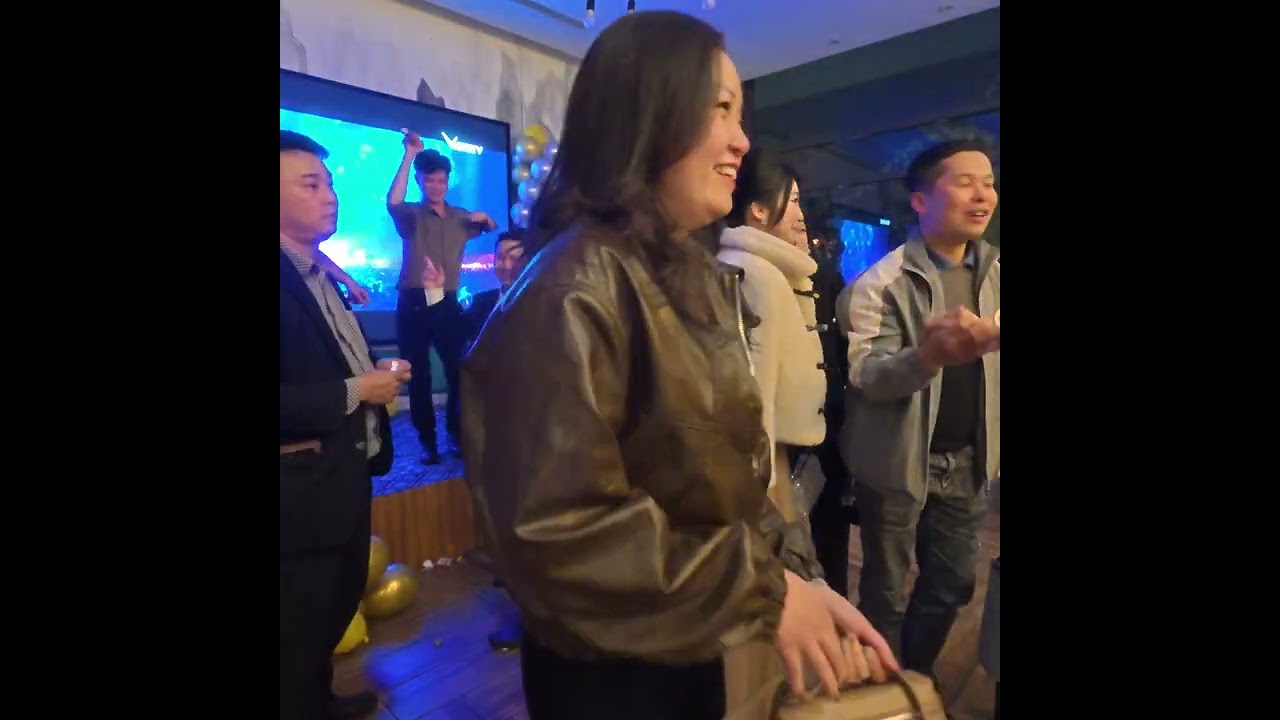 Tất niên 4