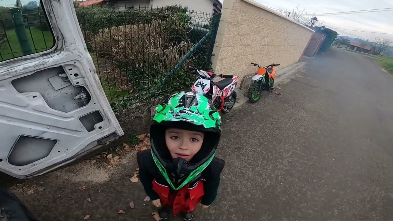 Mini moto 3cv, IMR 50cc. Primera salida al monte, 3 años.