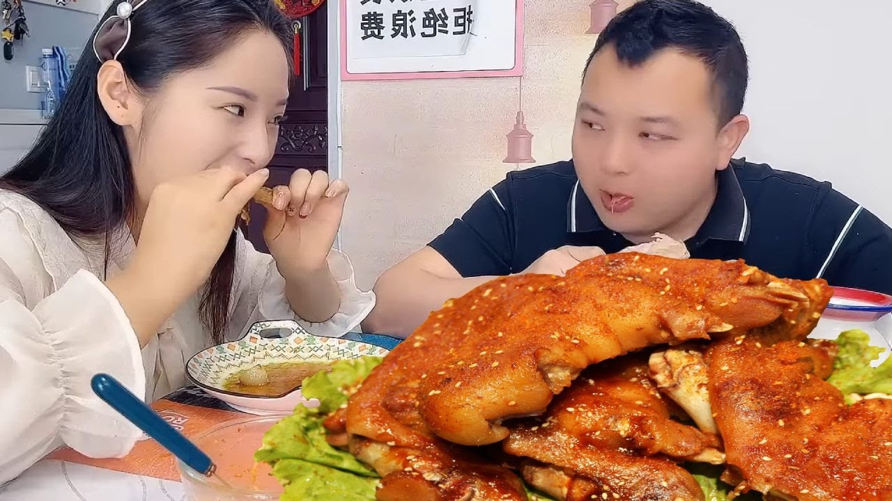 蠢老公的烧鸡陷阱！假装空盘等我离席，不料我早把整鸡换走啃嗨了！【九零后夫妻】