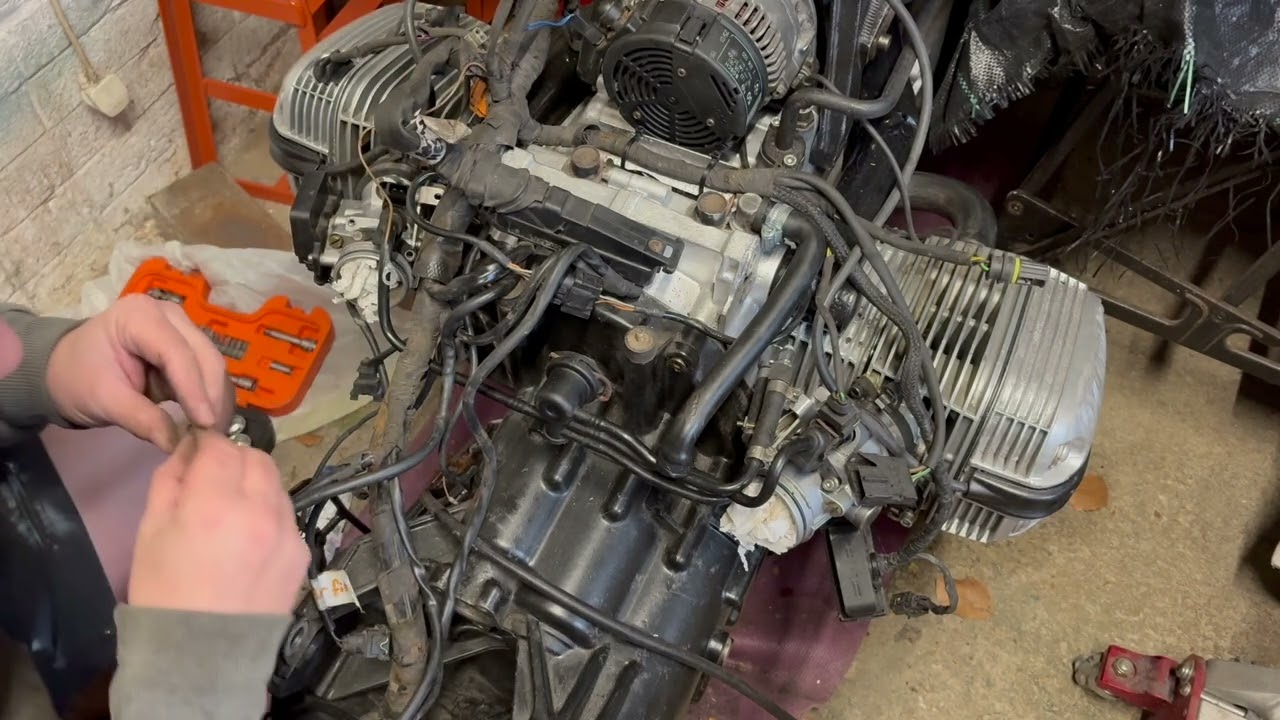 BMW R1150RT Restoration Episode 42  Fuel injector upgrade and new slave cylinder.