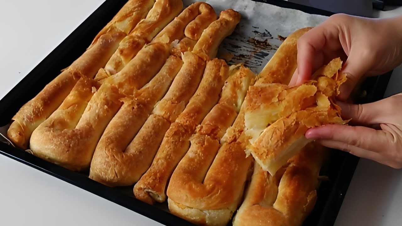 📣ARTIK TEK TEK HAMUR AÇMAK YOK‼️SADECE 2 BEZE İLE 1 TEPSİ YAPTIM‼️PUL PUL DÖKÜLEN EL AÇMASI BÖREK