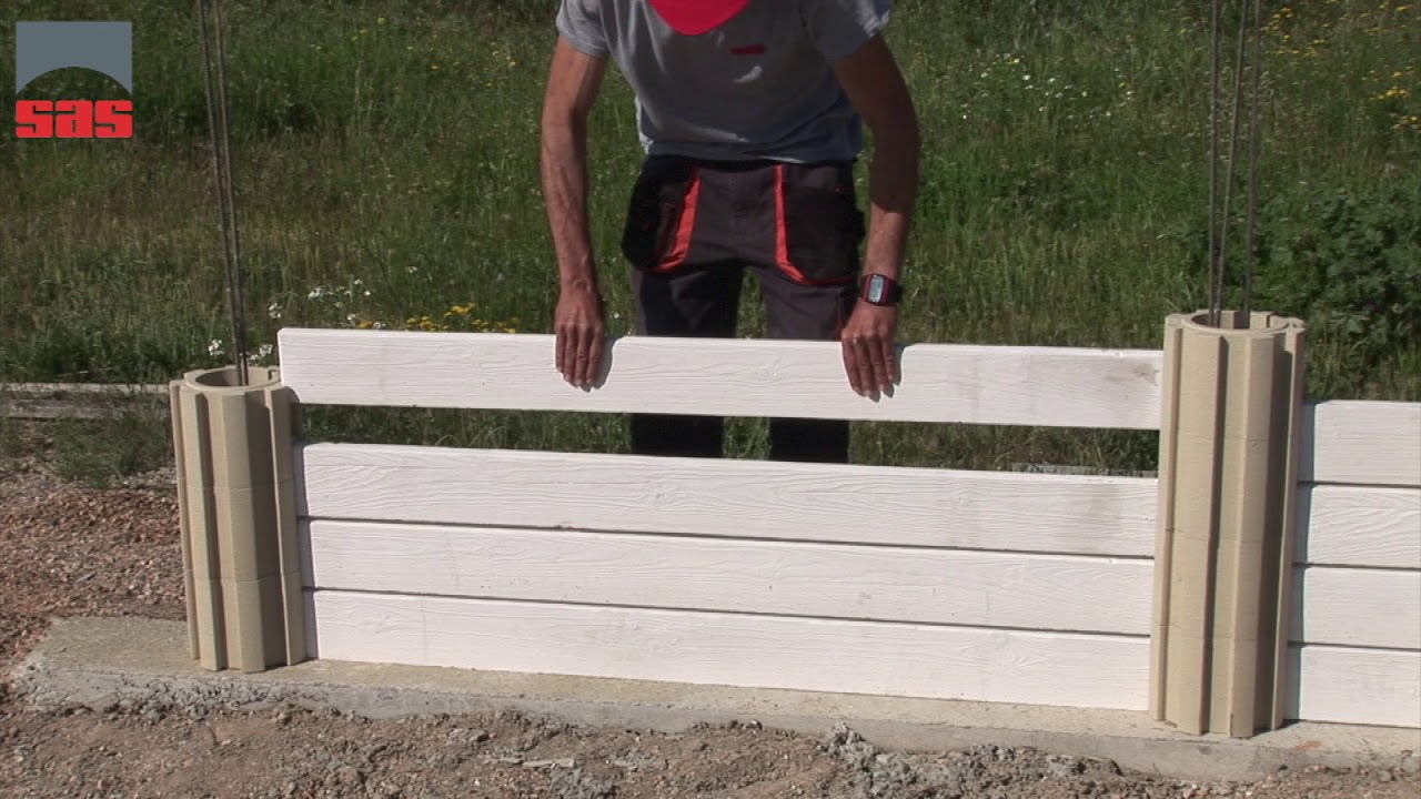 Panel con columna multi&aacute;ngulo y SASTEAK LI150