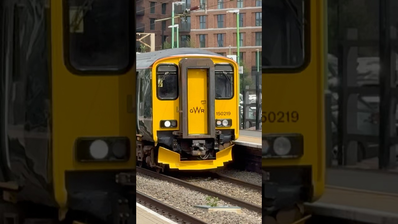 GWR Class 150 at Watford Junction #gwr #class150 #train