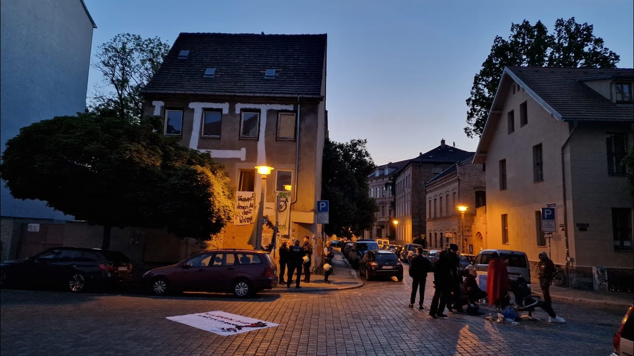 Gegen Entmietung und Vereinzelung zum H&auml;userkampf von Halle (Schiefes Haus)