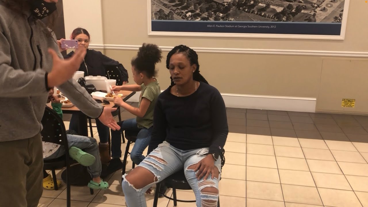 Women hypnotized at food court in Statesboro mall